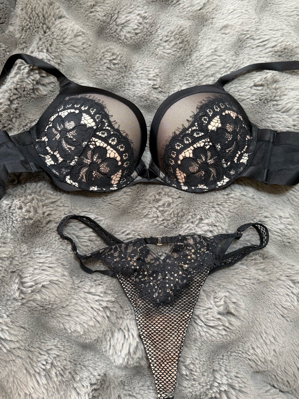 Victoria's Secret Very Sexy Black Lace Push-Up Bra & Thong Set